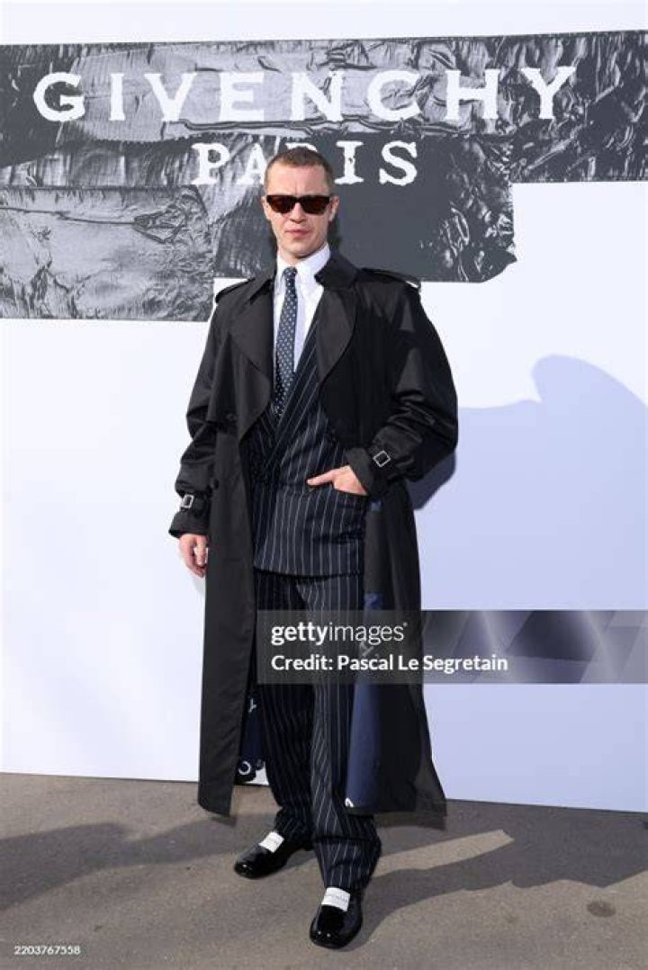 Givenchy : Photocall - Paris Fashion Week - Womenswear Spring/Summer 2024 givenchy photocall paris fashion week womenswear springsummer 2024