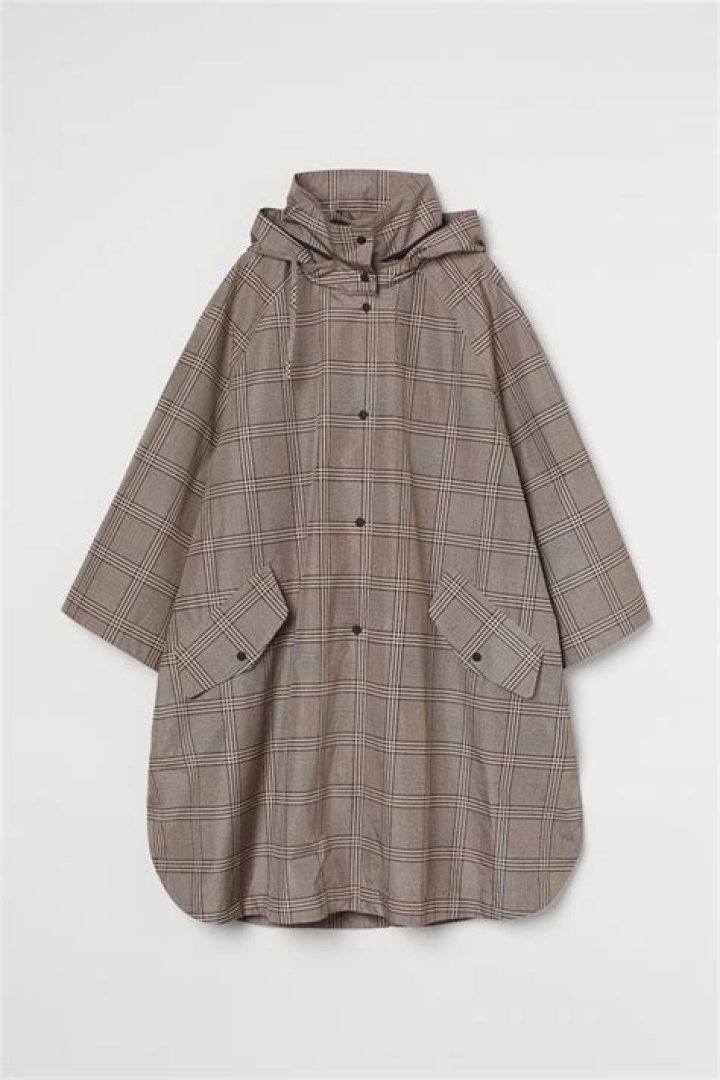 La gabardina oversize de cuadros con más estilo de H&M