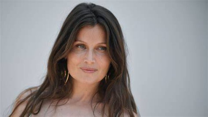 Laetitia Casta nuda sulla copertina di Bazaar Francia