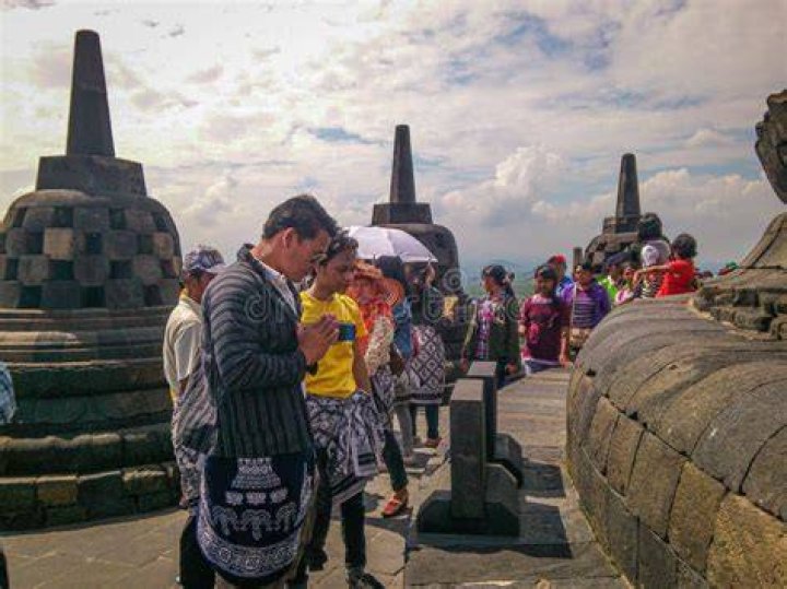 local villagers at Borobudur