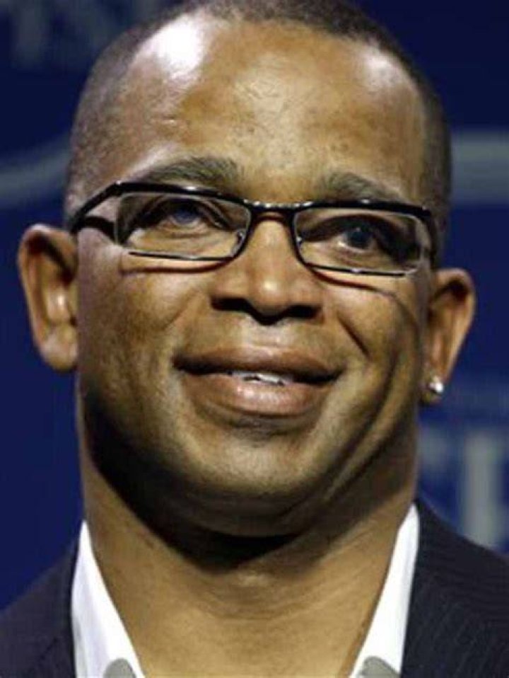 Longtime sportscaster Stuart Scott dies at age 49