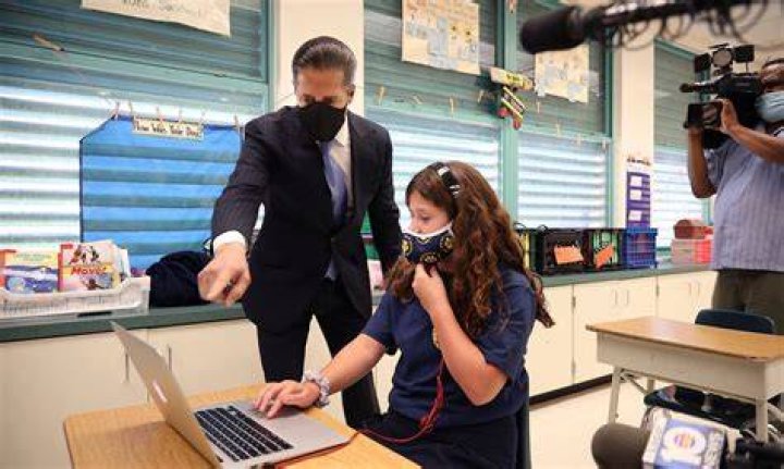 Miami-Dade school district cuts ties with online platform
