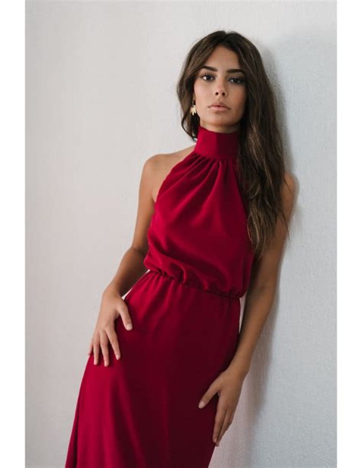 Vestido con cuello halter salmón Vestido con cuello halter salmón