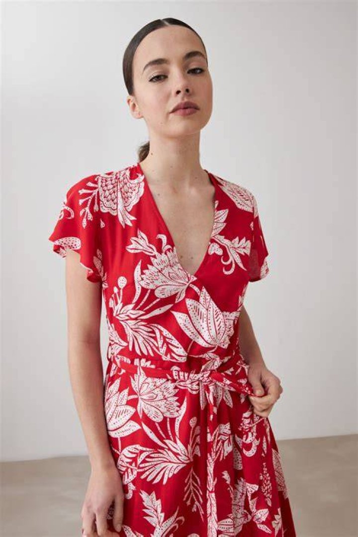 Vestido floral cruzado Vestido floral cruzado